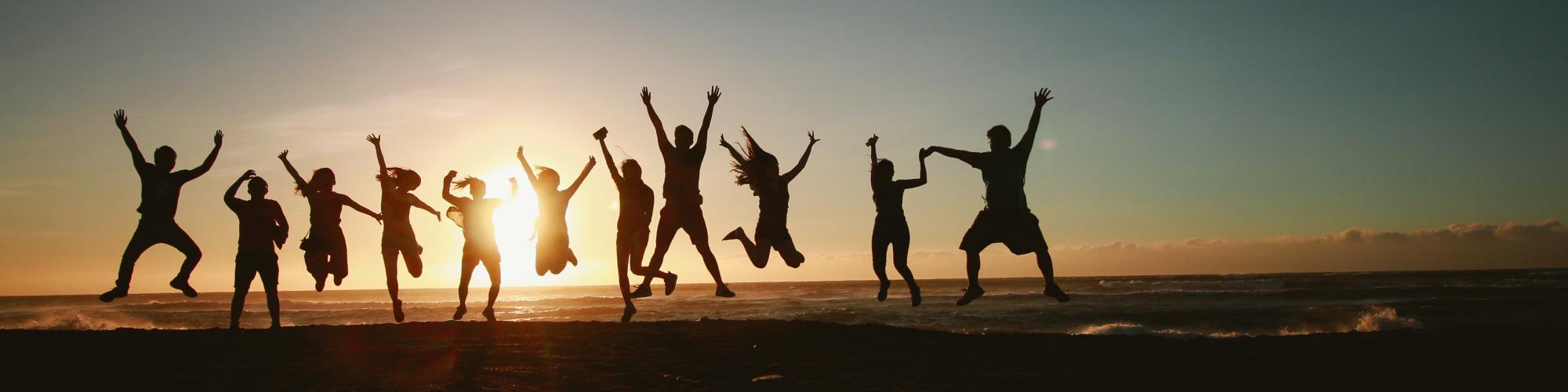 Group in front of a horizon